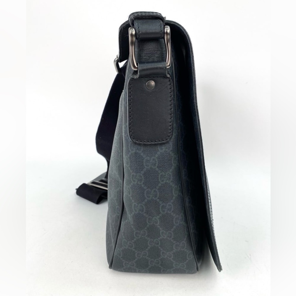 Gucci GG Supreme Messenger Bag coated canvas in black and grey with leather trim - Picture 3 of 10
